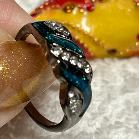 🦋Cute black ring with rhinestone and inlay opal look/costume NWOT - Picture 7 of 8